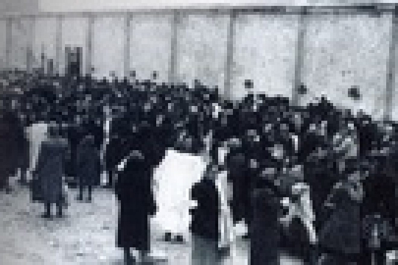 A crowd near the wall of the Warsaw Ghetto. Credit: Photo courtesy of the David S. Wyman Institute for Holocaust Studies.