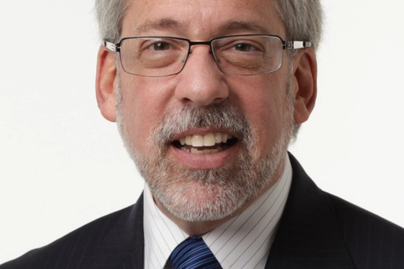 Click photo to download. Caption: Bruce Hennes of Hennes Paynter Communications, which is representing the victims of the Cleveland kidnappings that have become a global news sensation.