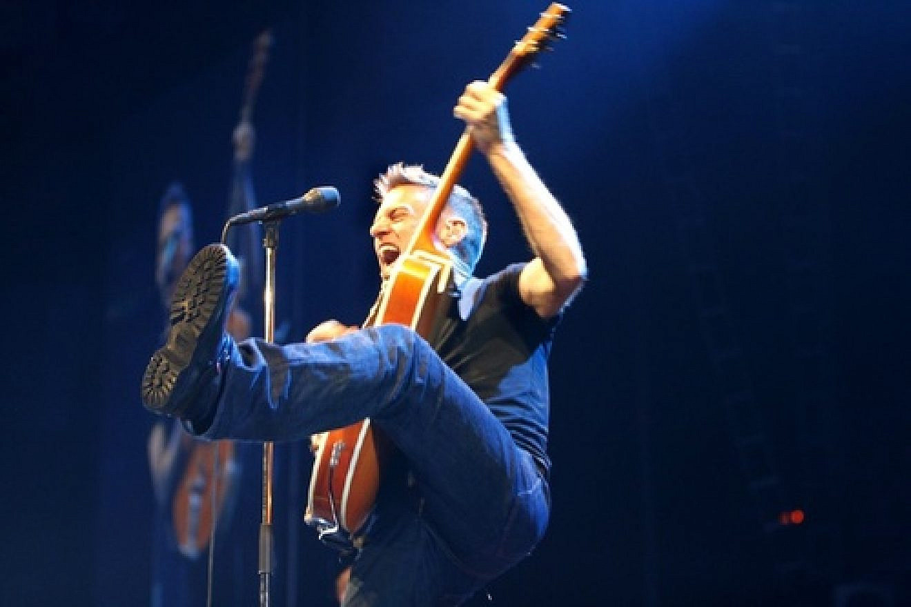 Bryan Adams live at the Color Line Arena in Hamburg, Germany, on June 3, 2007. The heart-wrenching power of Adams’s voice in "Please Forgive Me" (No. 4 on the JNS.org High Holidays playlist) moves the listener like good chazzanut ought to, writes Binyamin Kagedan. Credit: Marco Maas via Wikimedia Commons.
