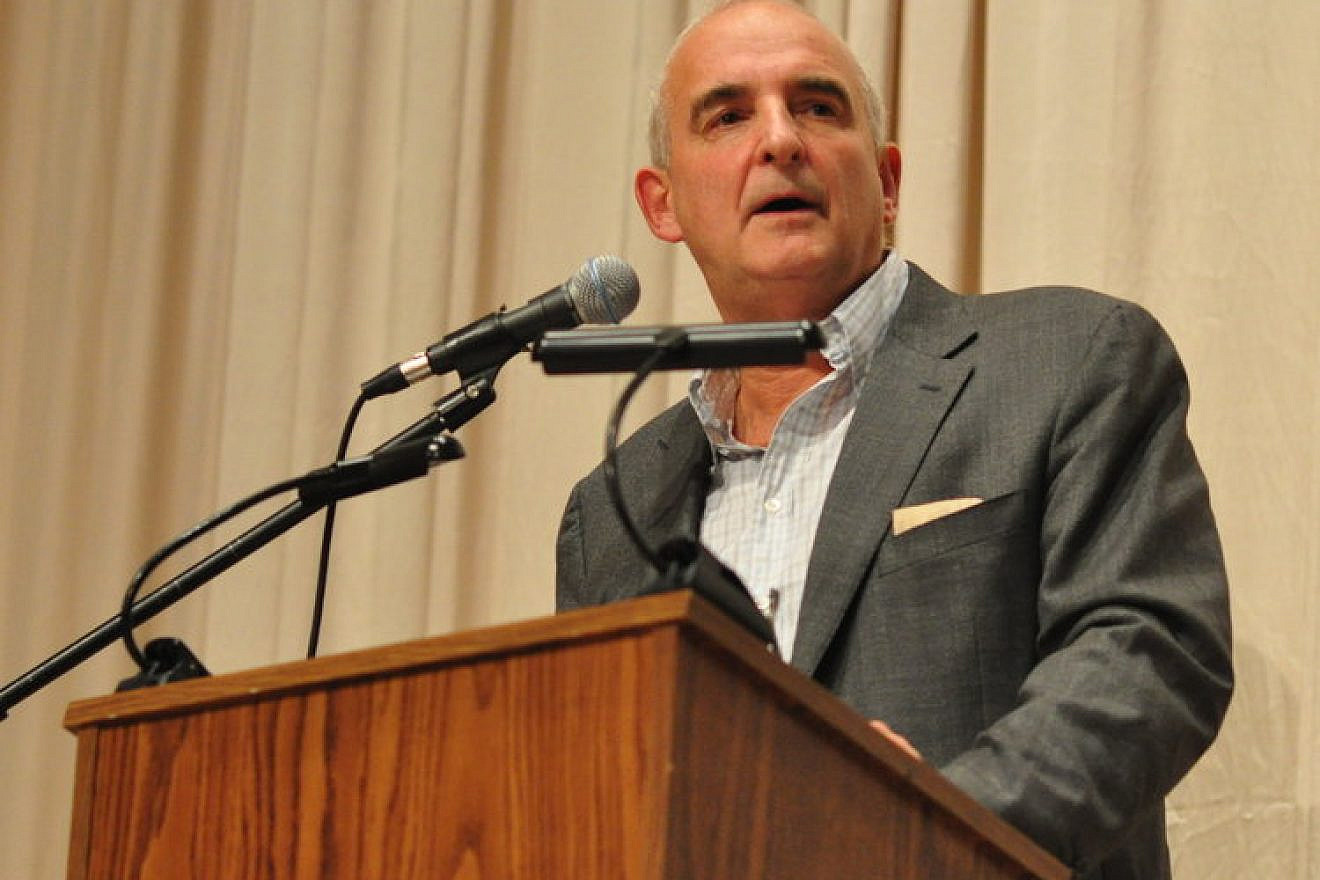 New York Times columnist Roger Cohen. Credit: Joe Mabel via Wikimedia Commons.