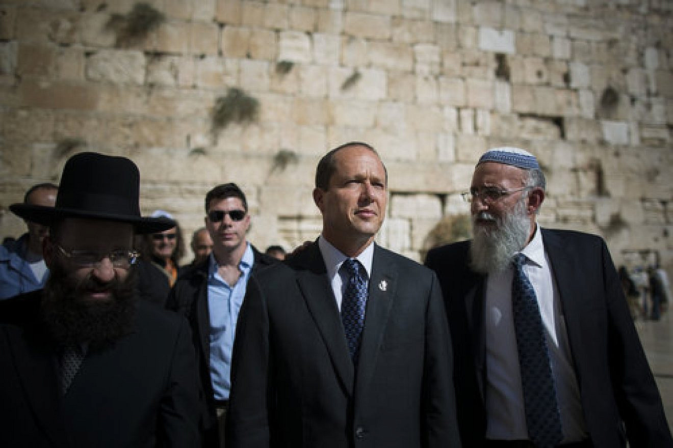 Jerusalem Mayor Nir Barkat (second from right) visits the Western Wall in the Israeli capital’s Old City, Oct. 22, 2013. Credit: Yonatan Sindel/Flash90.