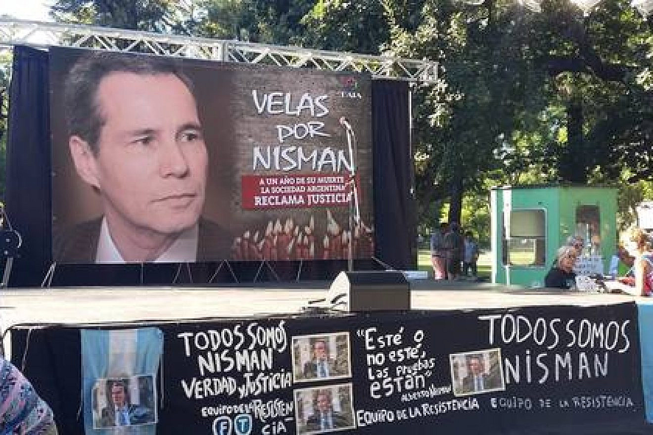 A protest in Buenos Aires marked the one-year anniversary of the death of Alberto Nisman, the Argentinian federal prosecutor who was investigating the AMIA Jewish center bombing, January 2016. Credit: Wikimedia Commons.