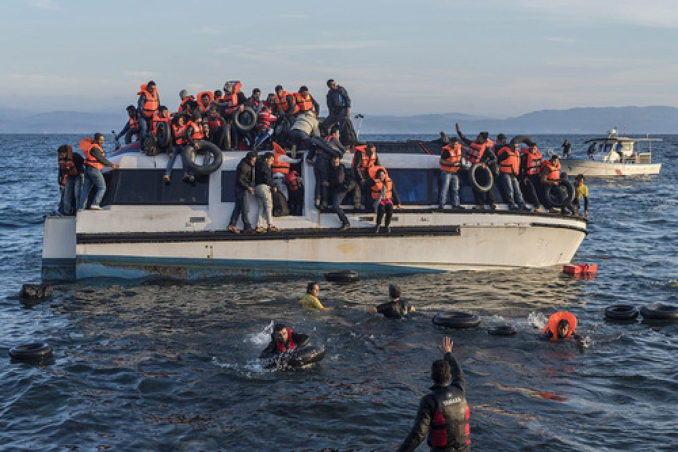 Syrian and Iraqi migrants arrive at the Greek island of Lesvos on Oct. 30, 2015. Credit: Ggia via Wikimedia Commons.