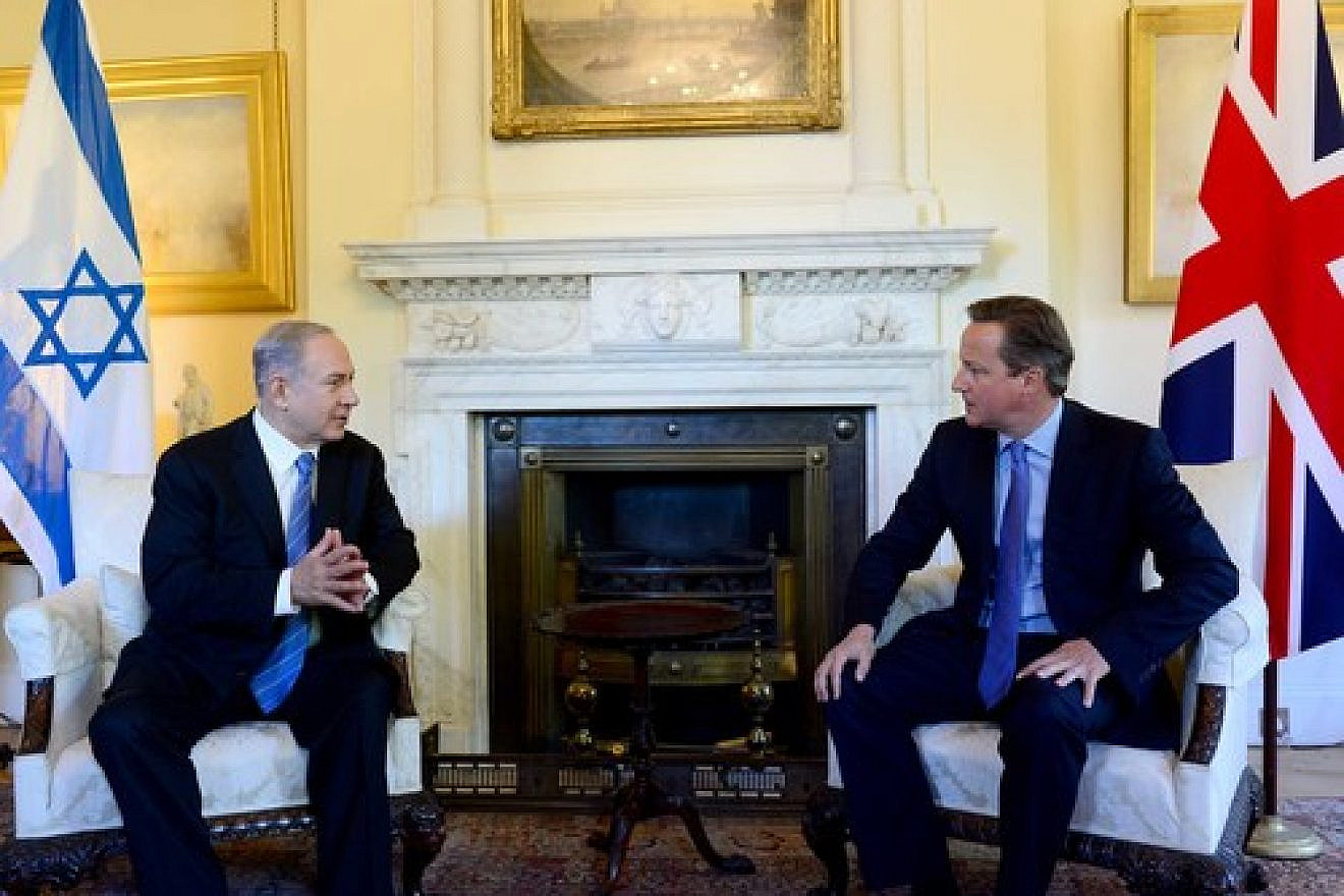 Click photo to download. Caption: Israeli Prime Minister Benjamin Netanyahu (left) meets with British Prime Minister David Cameron at Cameron's office in London on Sept. 10, 2015. Credit: Avi Ohayon/GPO.