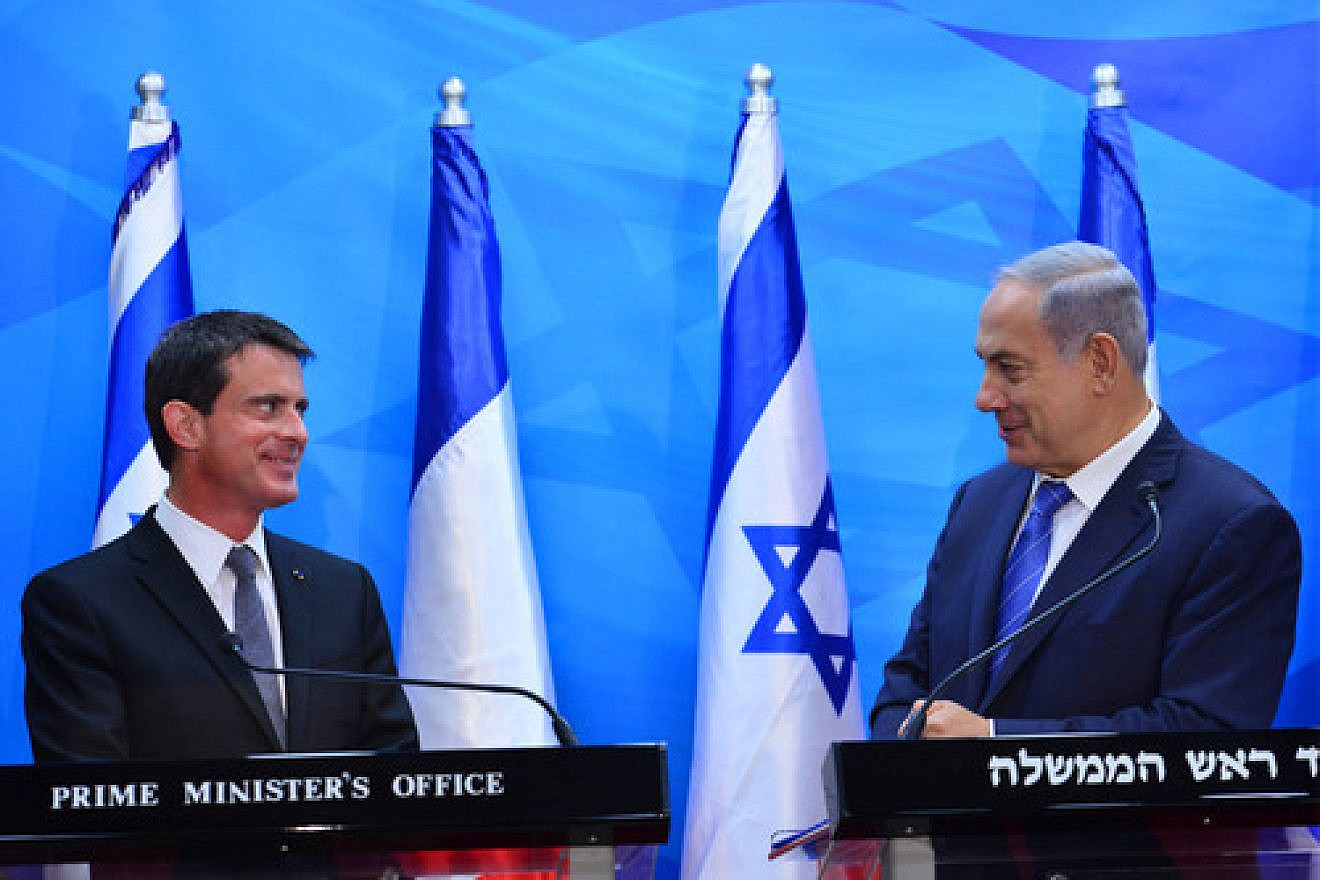 Click photo to download. Caption: Israeli Prime Minister Benjamin Netanyahu (right) holds a joint press conference with French Prime Minister Manuel Valls in Jerusalem on May 23, 2016. Credit: Kobi Gideon/GPO.
