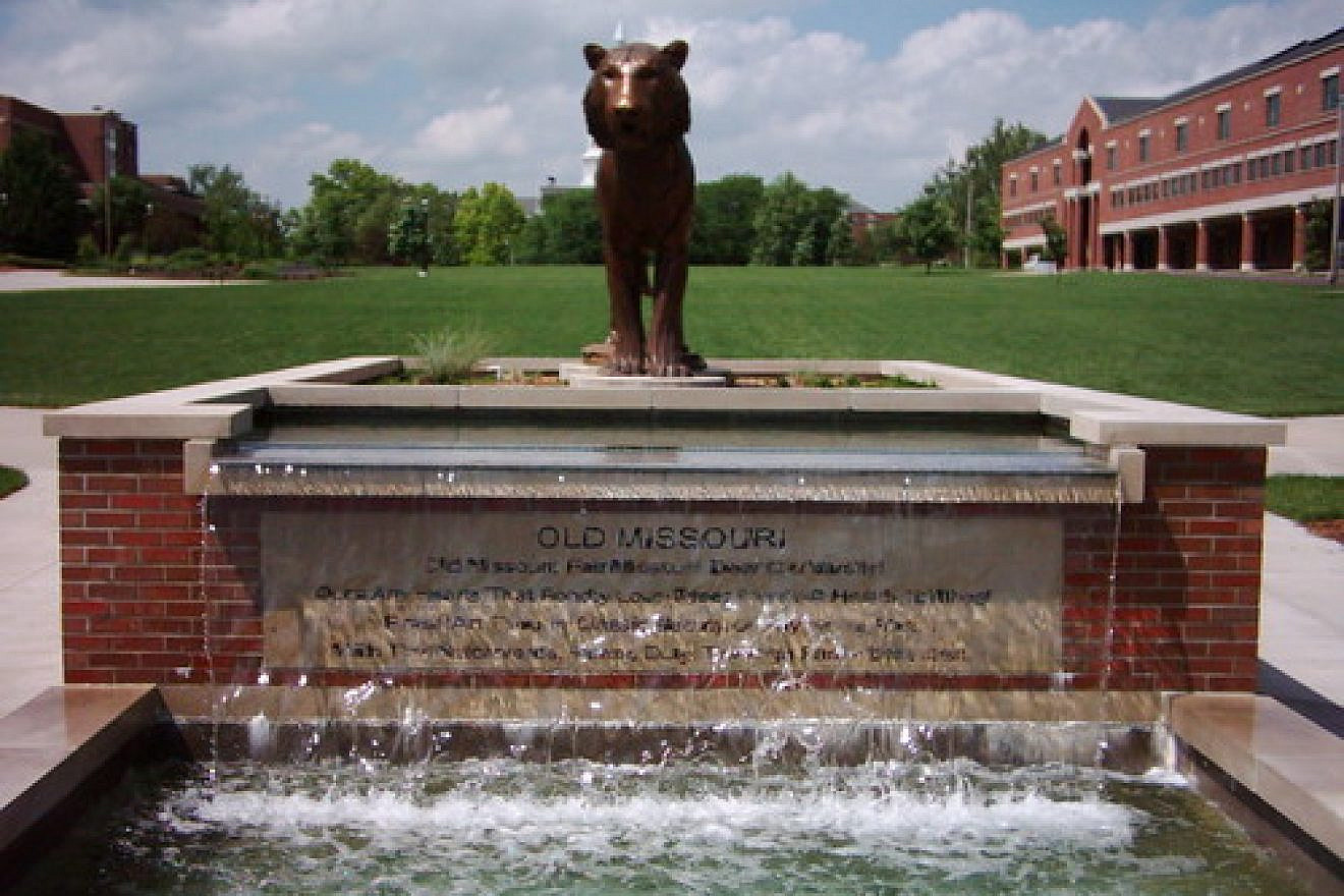 The fountain and statue that make up "Tiger Plaza" on the University of Missouri campus in Columbia, Mo. Credit: Yassie via Wikimedia Commons.