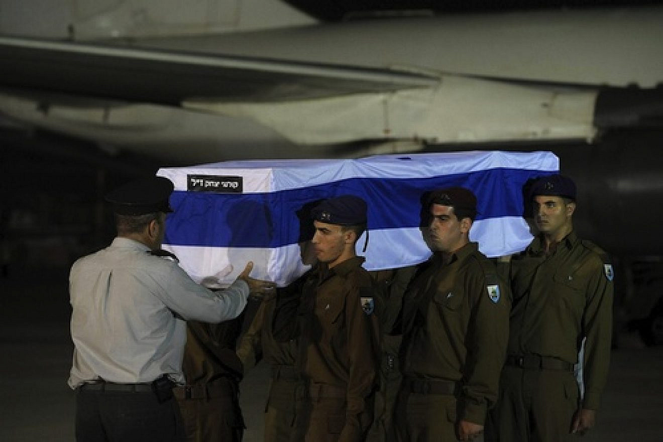 Israeli soldiers carry the five coffins holding Israeli citizens Itzik Colangi, 28, Amir Menashe, 28, Maor Harosh, 25, Elior Price, 26, and Kochava Shriki, 44, killed in a suicide bombing attack in Bulgaria July 18, at a cermony after the bodies arrived at Ben-Gurion Airport early Friday morning, July 20. Credit: Amos Ben Gershom/GPO/FLASH90.