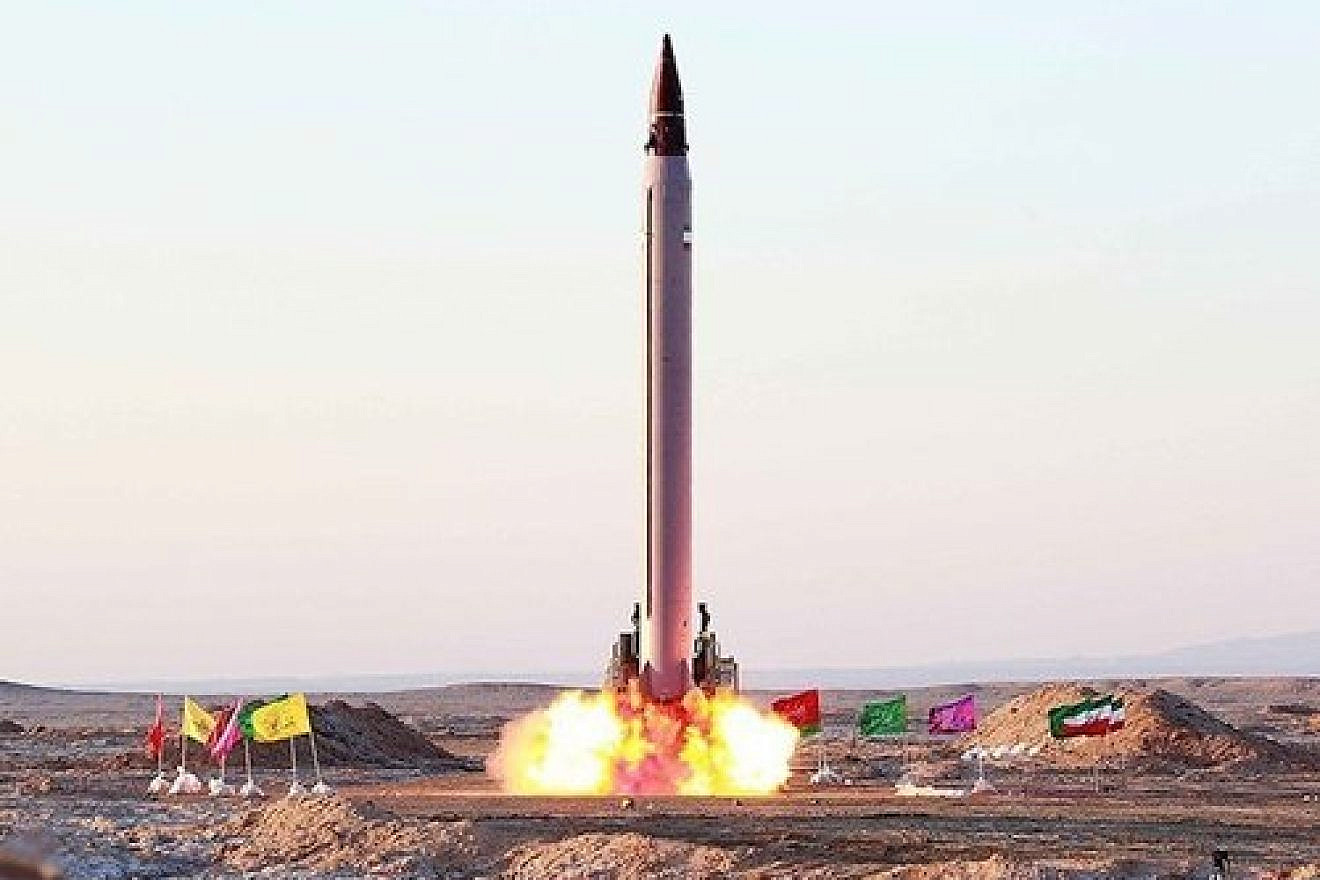 An Iranian ballistic-missile test in October 2015. Credit: Mohammad Agah via Wikimedia Commons.