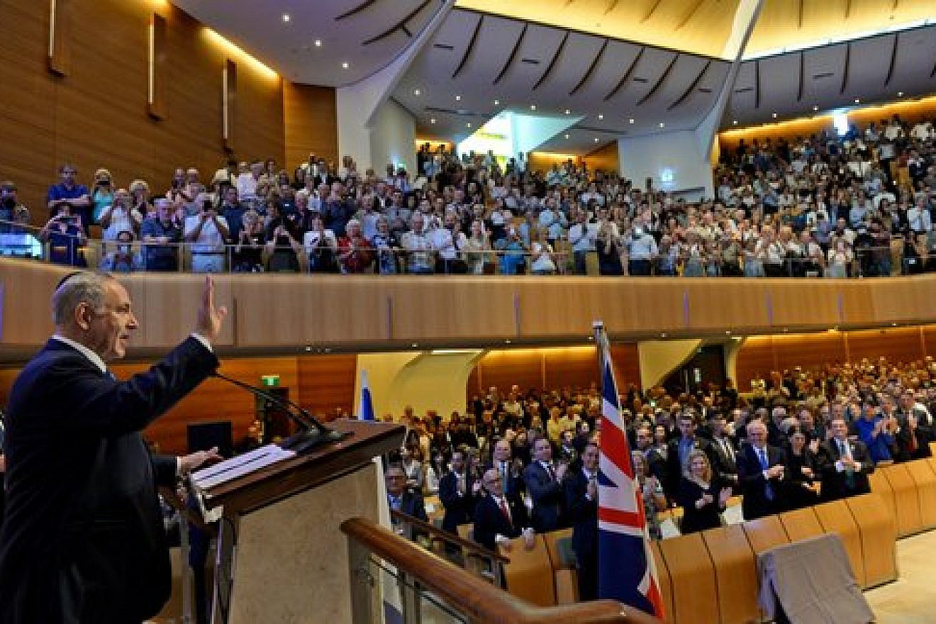 Israeli Prime Minister Benjamin Netanyahu (left) speaks at the Central Synagogue in Sydney, Australia, Feb. 22, 2017. Credit: Haim Zach/GPO.