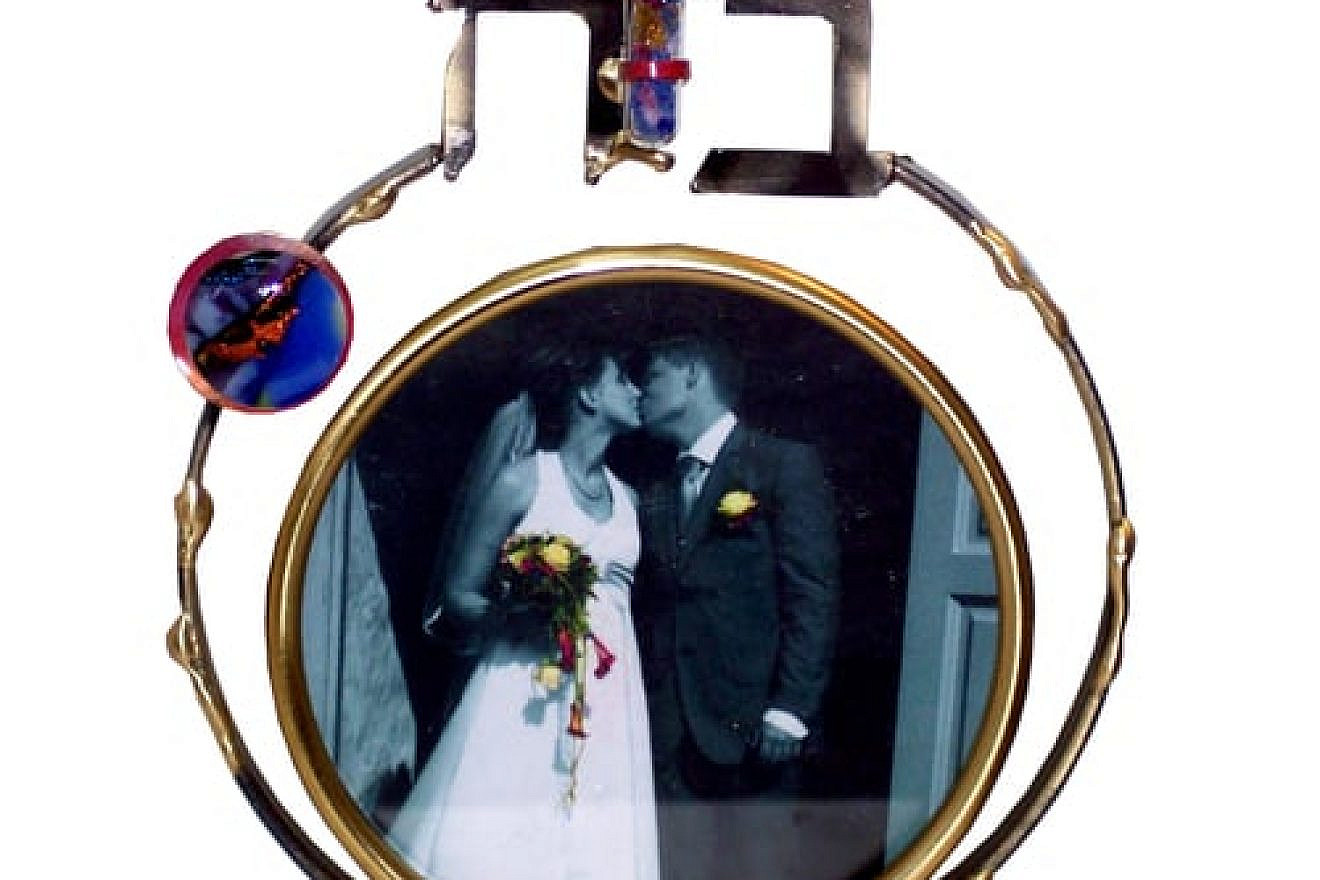 Artist Gary Rosenthal's "Ahava" broken wedding-glass keepsake photo frame. Credit: Courtesy Gary Rosenthal.