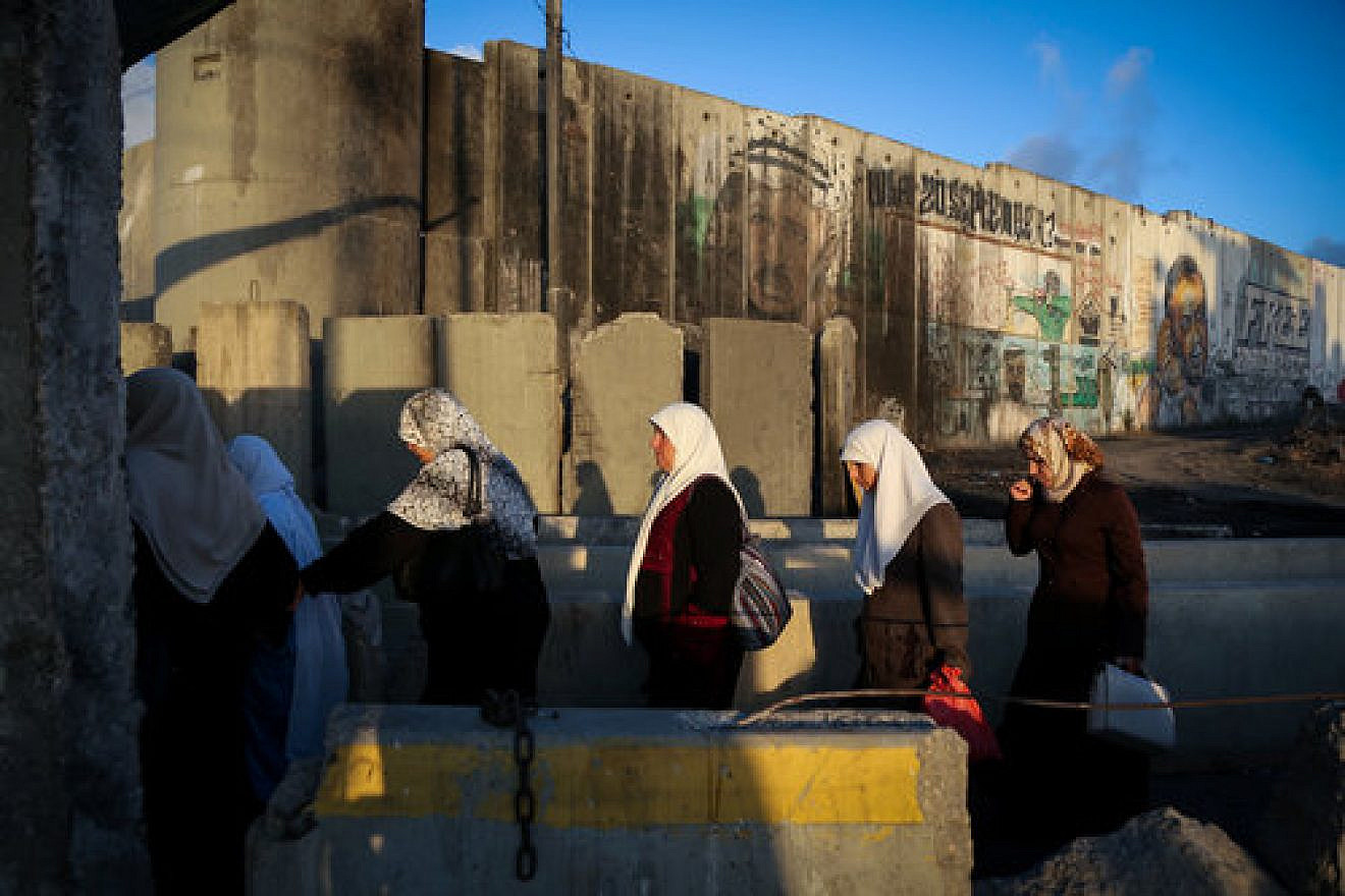 Palestinians cross the Kalandia checkpoint on June 10, 2016, on their way to Jerusalem’s Old City for Friday prayers during Ramadan. Credit: Photo by Flash90.