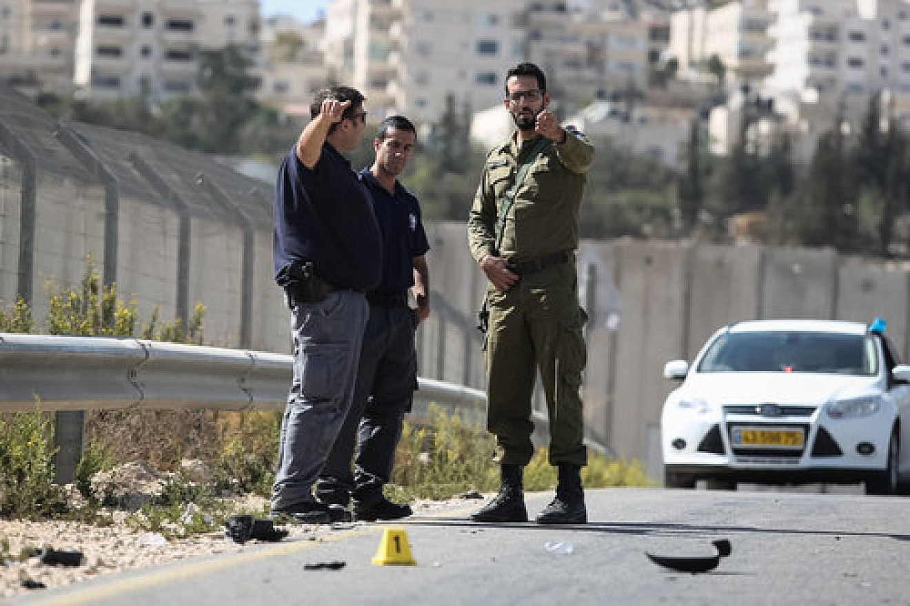 Israeli police and forensic experts at the scene of an Oct. 13, 2017, Palestinian car-ramming terror attack at the Aza'im checkpoint near Ma'ale Adumim, just east of Jerusalem. Photo by Flash90.