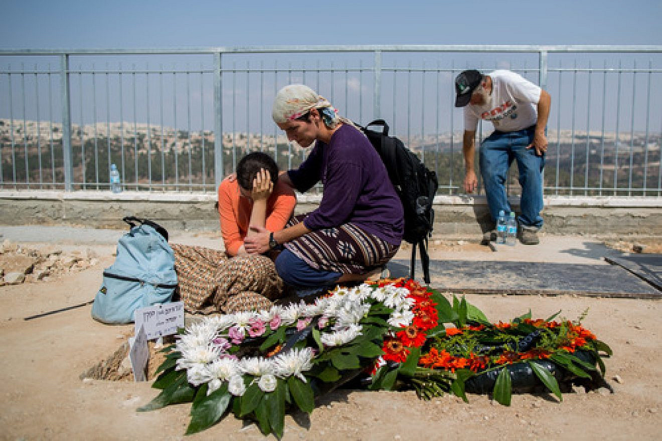 Click photo to download. Caption: Israelis mourn at the grave of murdered Jewish couple Na'ama and Eitam Henkin after their funeral at Har HaMenuchot Cemetery in Jerusalem on Friday, Oct. 2, 2015. Credit: Yonatan Sindel/Flash90.