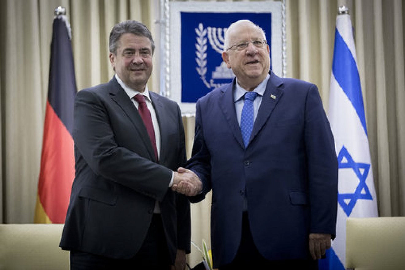 Israeli President Reuven Rivlin (right) meets with German Foreign Minister Sigmar Gabriel in Jerusalem, April 25, 2017. Credit: Yonatan Sindel/Flash90.