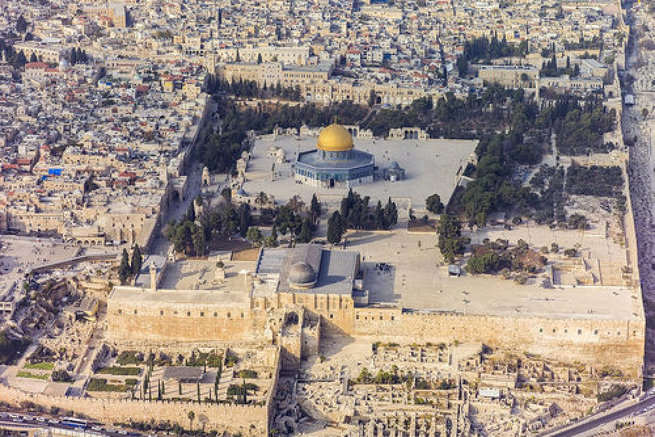 An aerial view of the Temple Mount in the Old City of Jerusalem. Credit: Wikimedia Commons.