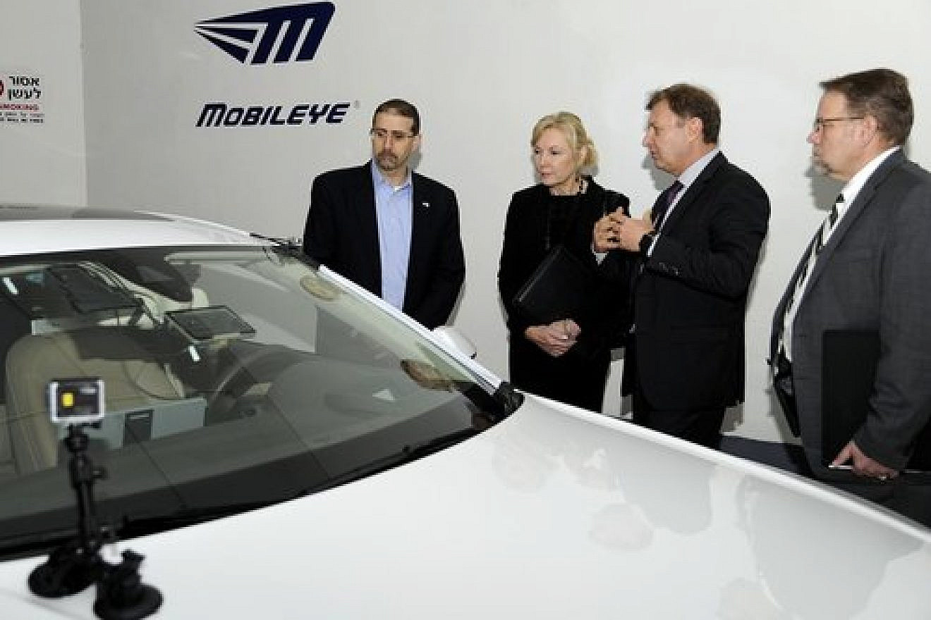 In February 2016, Daniel B. Shapiro (left), then the U.S. ambassador to Israel, witnesses the Israeli company Mobileye’s advanced driver-assistance systems technology. Credit: U.S. Embassy Tel Aviv.