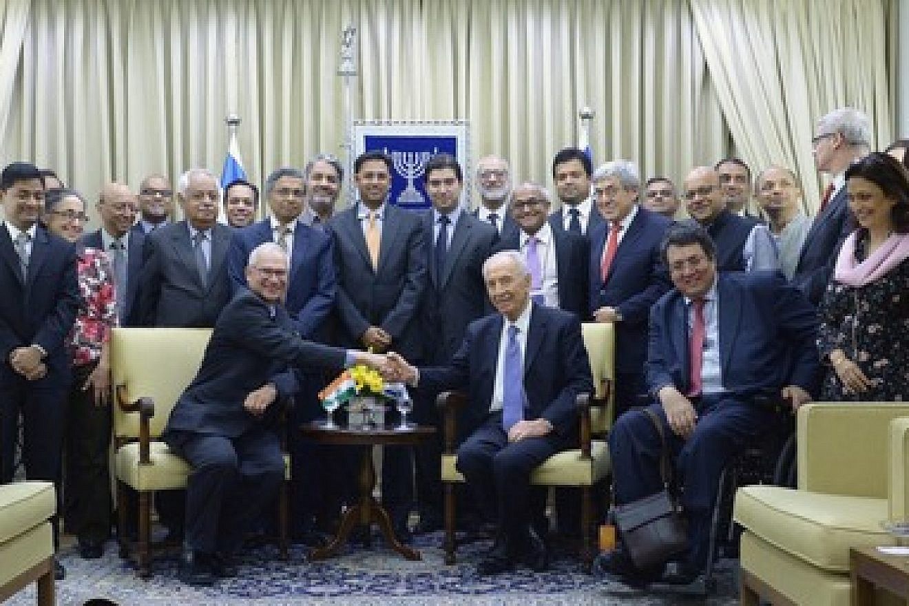 Click photo to download. Caption: Israeli President Shimon Peres hosts a delegation of 20 leaders and managers of leading Indian companies at his residence in Jerusalem on October 30, 2013. Credit: Mark Neyman/GPO/Flash90.