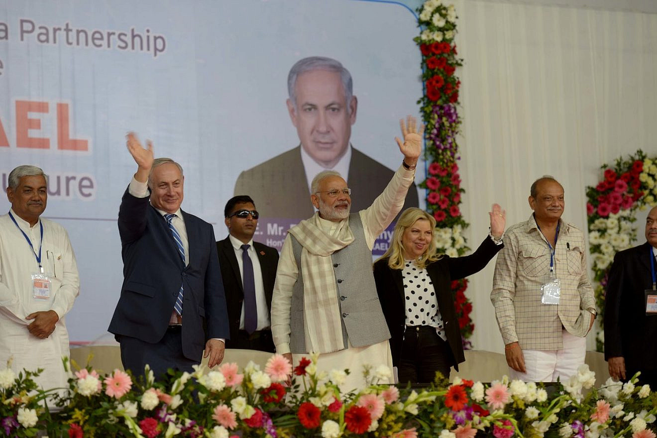 Israeli Prime Minister Benjamin Netanyahu (second from left) visits the iCreate Centre for Entrepreneurship and Technology with Indian Prime Minister Narendra Modi on Wednesday in the Gujarat province. Credit: Avi Ohayon/GPO.