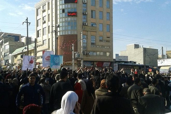 An anti-regime protest in Kermanshah, Iran, on Dec. 29, 2017. Credit: VOA News via Wikimedia Commons.
