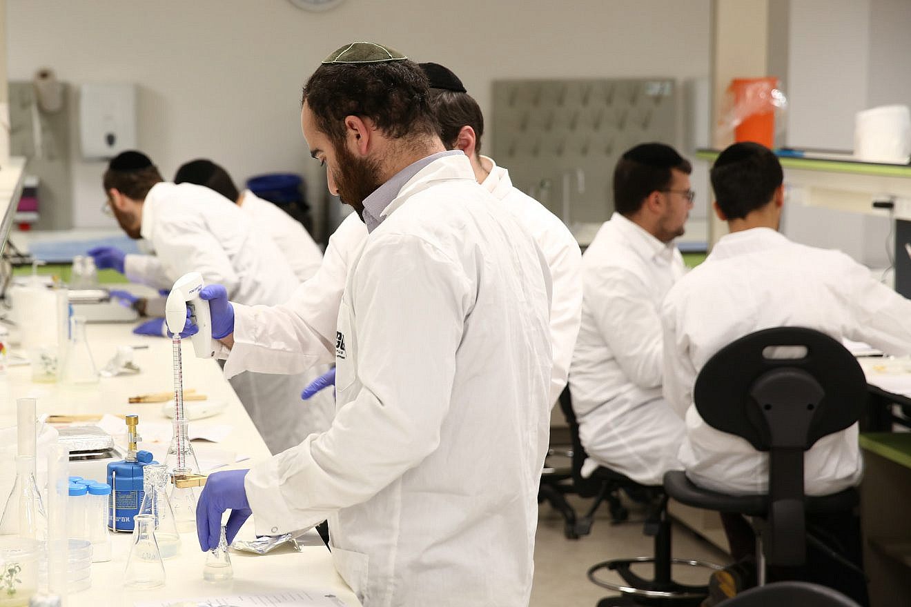 Haredi students at Hadassah Academic College. Credit: Hadassah Academic College.
