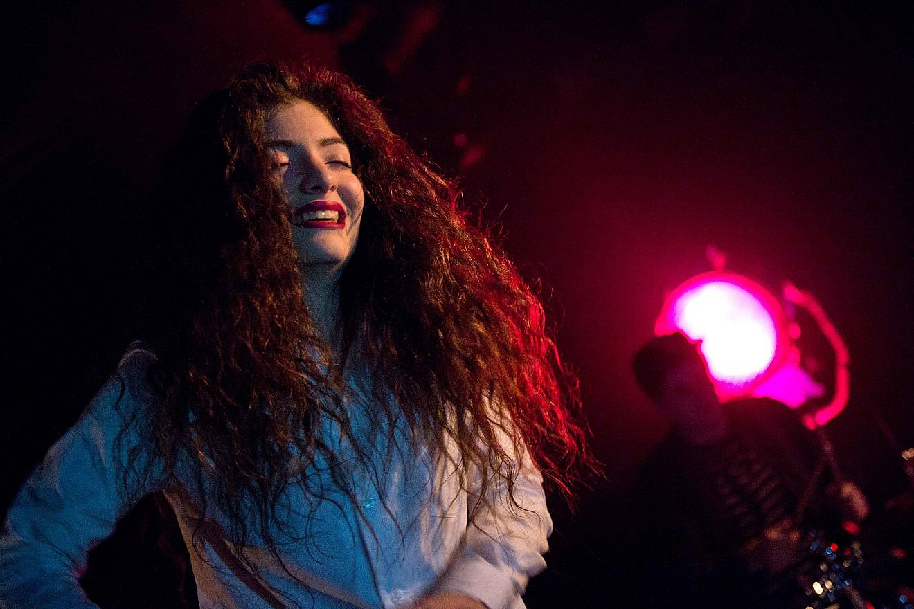 Lorde performs at the Decibel Festival in Seattle in September 2013. Photo by Kirk Stauffer, Wikimedia Commons.