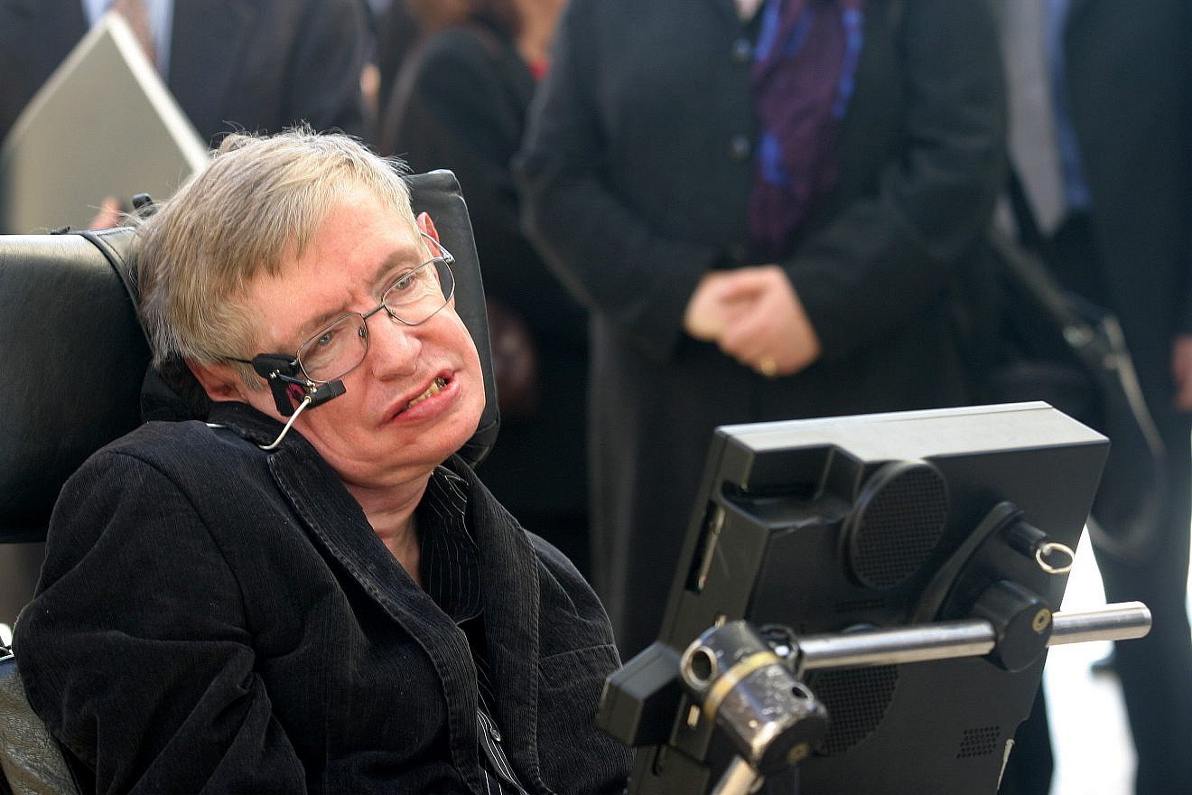 Renowned British cosmologist Stephen Hawking attends a conference with Israeli high school students at the Bloomfield Museum of Science in Jerusalem on Dec. 10, 2006, as part of an eight-day visit to the region. Credit: Orel Cohen/Flash90