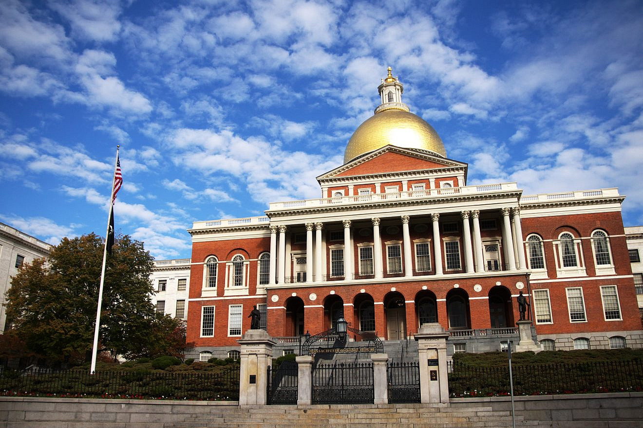 The Massachusetts State House on Beacon Hill in Boston. Credit: Wikimedia Commons.