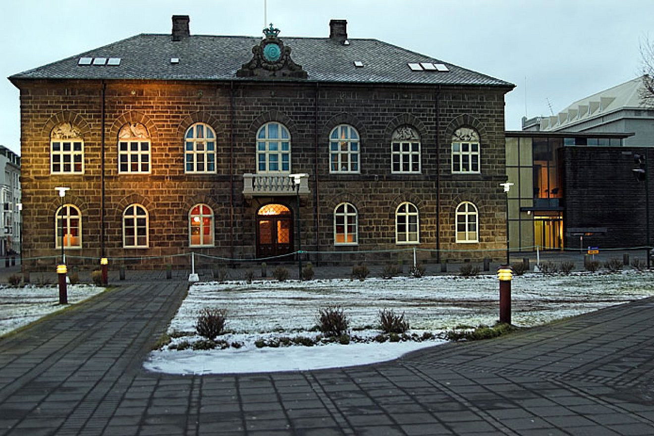 Parliament Building in Reykjavík, Iceland. Credit: Wikimedia Commons.