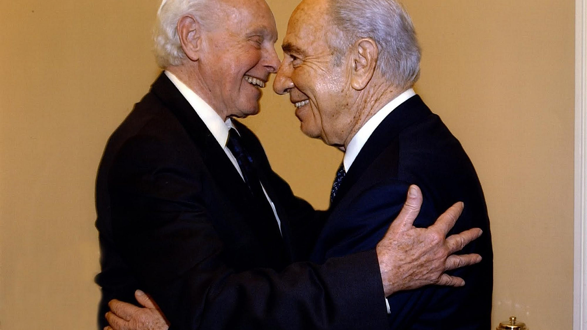 California Rep. Tom Lantos (left) with Israeli President Shimon Peres. Photo courtesy of Lantos Foundation for Human Rights and Justice.