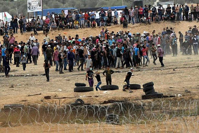 Gazans at the border with Israel during a “Great March of Return” riot, May, 4, 2018. Credit: Wikimedia Commons.