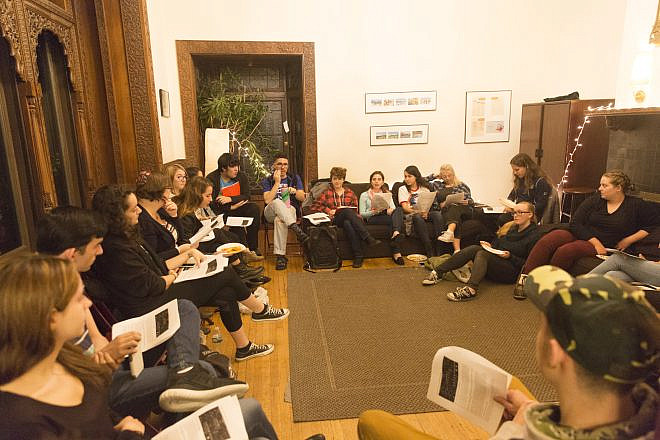 Rabbi Nikki DeBlosi leads a JLF seminar on “Sex, Love, and Romance” at New York University’s Bronfman Center for Jewish Student Life. Credit: Hillel International.