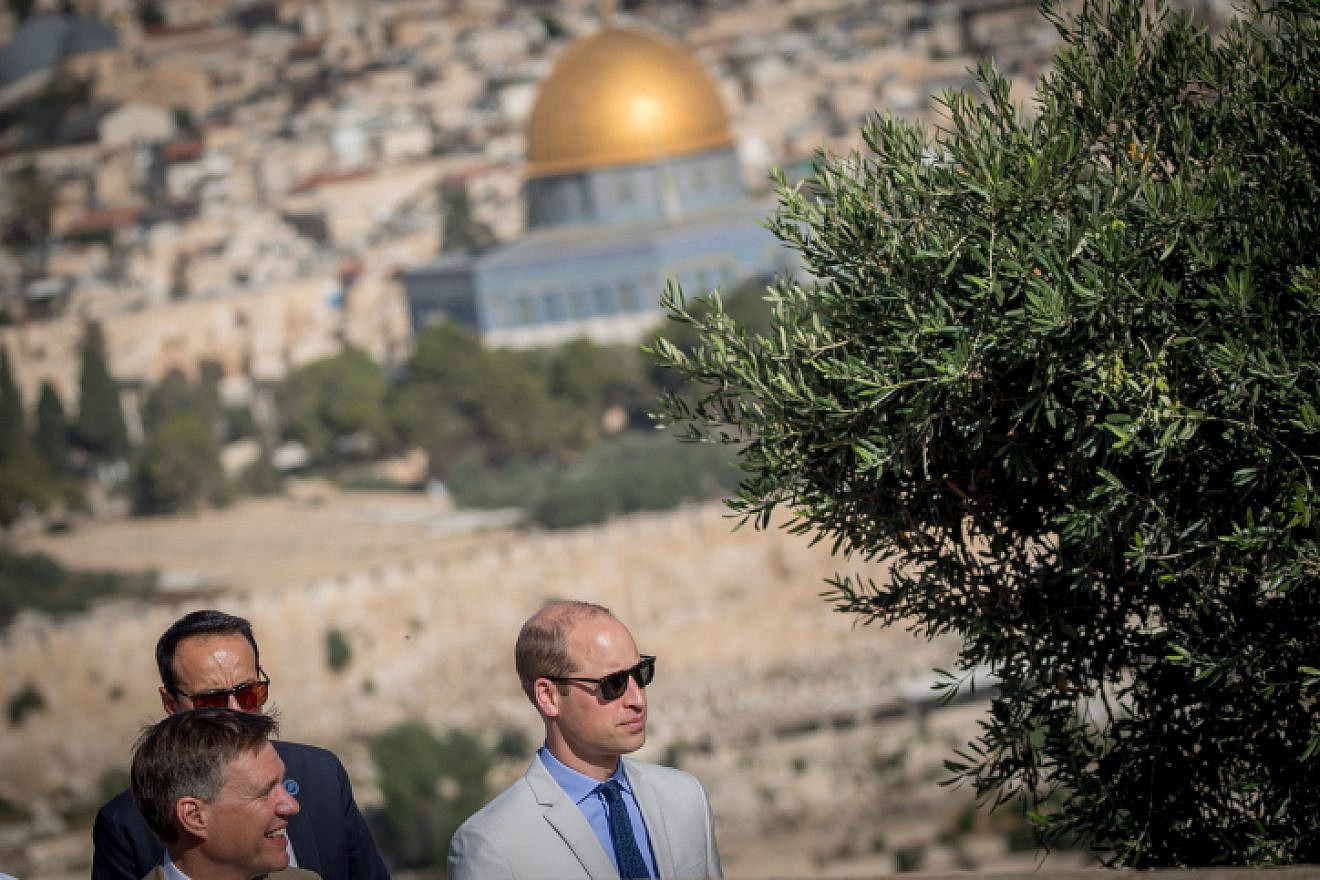 Prince William, Duke of Cambridge, tours the Mount of Olives overlooking the Temple Mount on an official visit to Israel, June 28, 2018. Photo by Yonatan Sindel/Flash90.