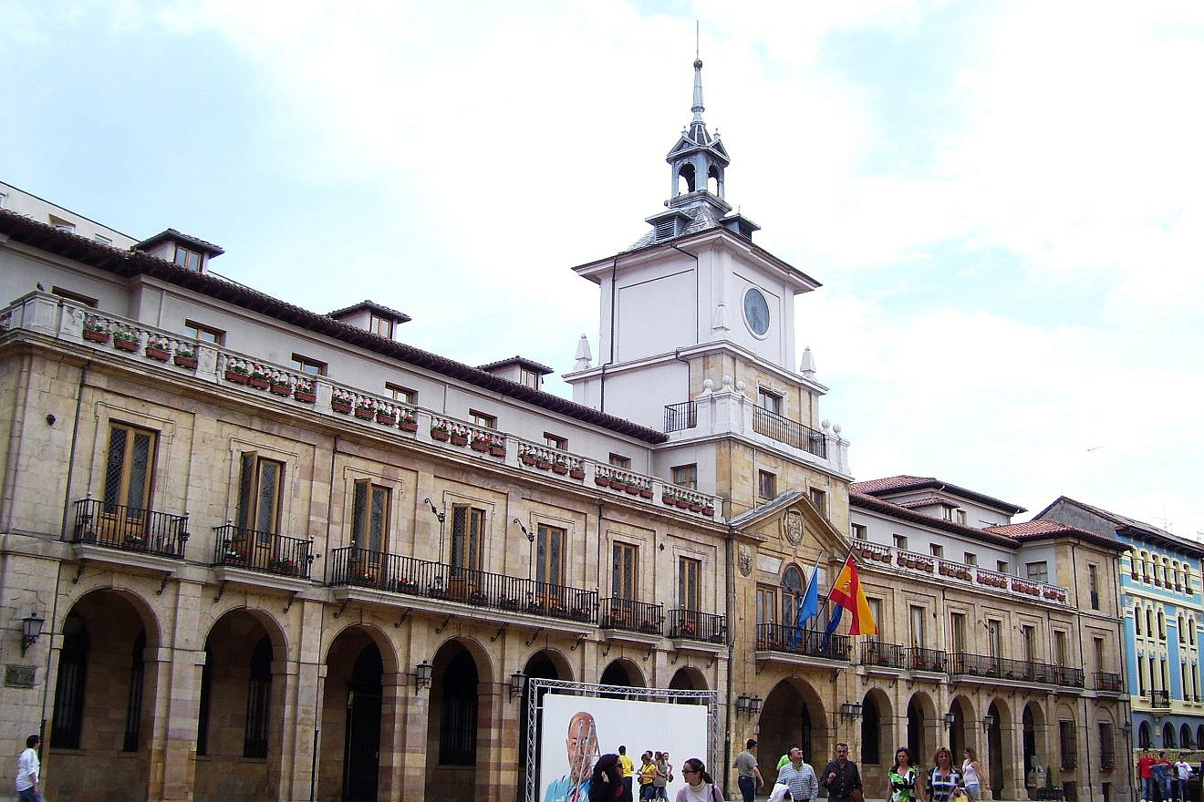 City Hall in Oviedo, Spain. Credit: Goodfreephotos.com.