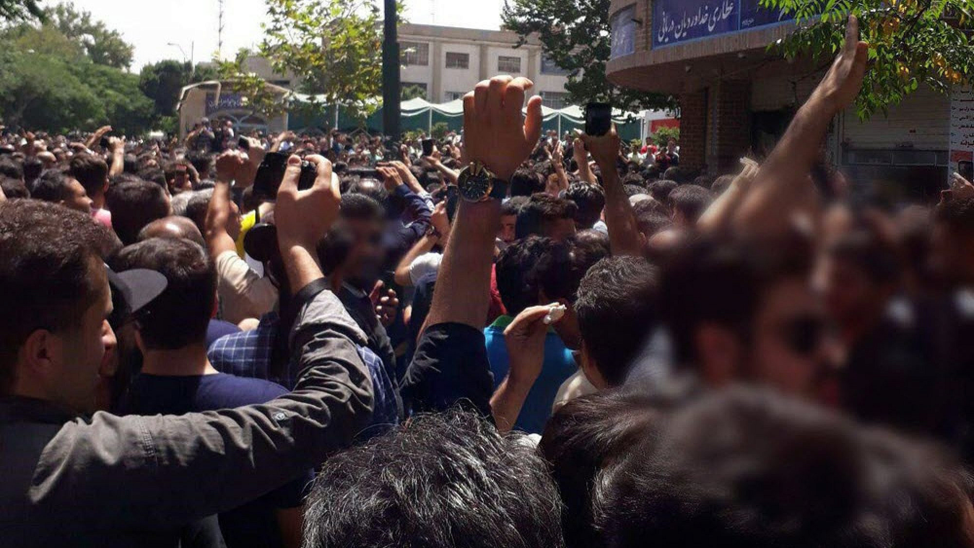 Demonstrations in the Tehran bazaar by merchants and shopkeepers over rising inflation in the country in June. Credit: National Council of Resistance of Iran.