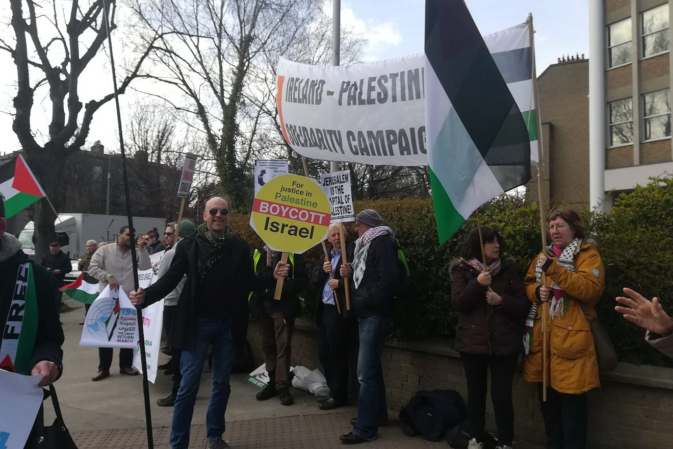 Anti-Israel protesters in Israel as part of the Ireland Palestine Solidarity Campaign. Credit: Ireland Palestine Solidarity Campaign via Facebook.