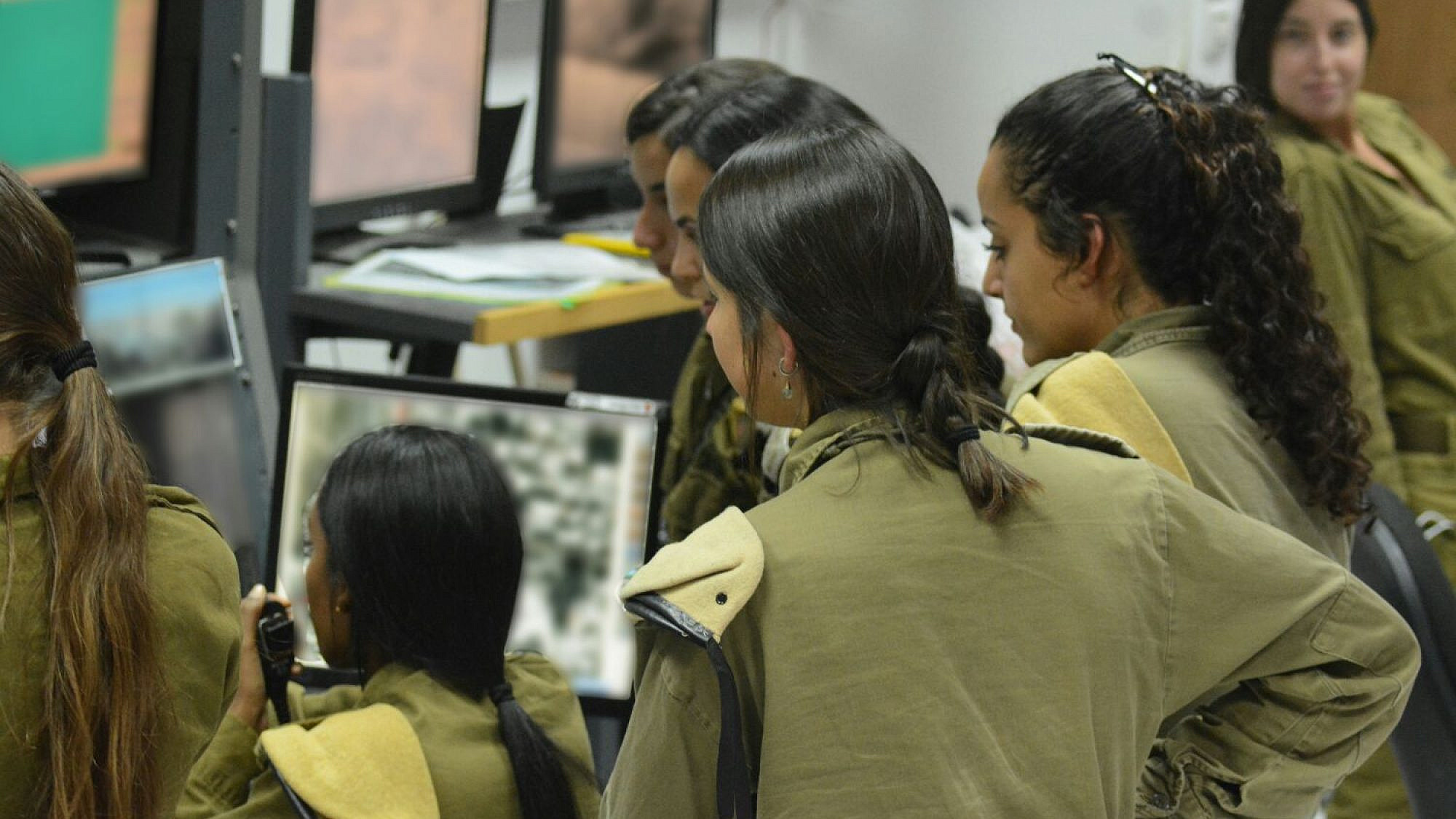 IDF video surveillance operators with the Border Defense Array unit. Credit: IDF Spokesperson Unit.