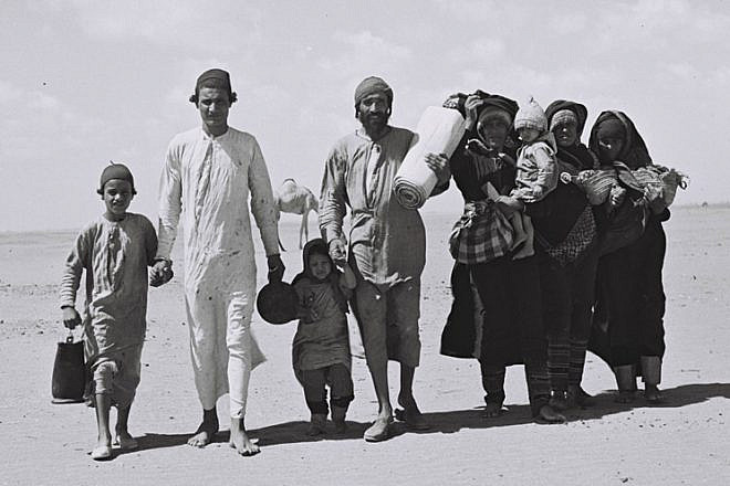 A Yemenite family walks through the desert to a reception camp set up by the American Jewish Joint Distribution Committee near Aden. Nov. 1, 1949. Credit: Zoltan Kluger/Wikimedia Commons.