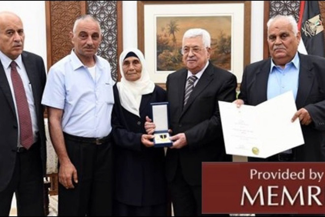 Palestinian Authority leader Mahmoud Abbas confers a medal on the family of a “martyred prisoner.” (Source Pnn.ps, July 23, 2018: MEMRI)