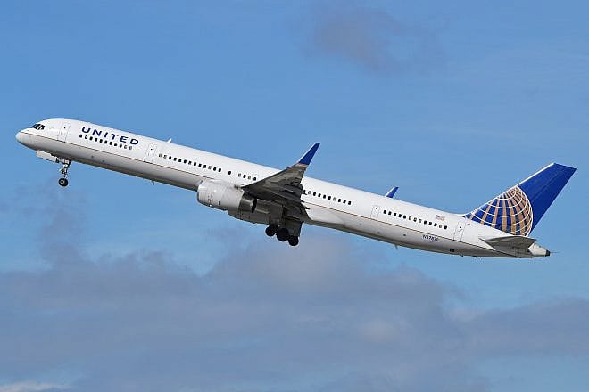 A United Airlines Boeing 757-33. Credit: Wikimedia Commons.