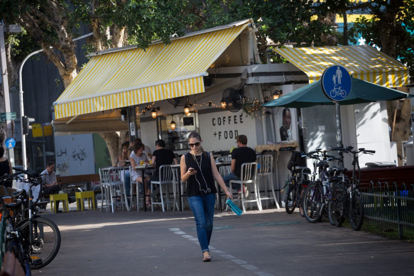 Rothschild Boulevard in Tel Aviv. Photo by Miriam Alster/Flash90.