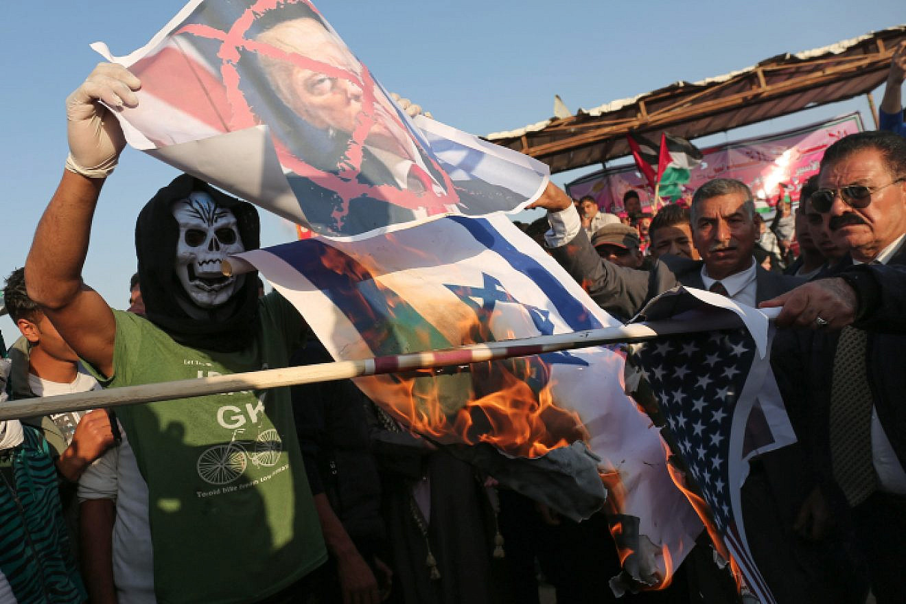 Palestinians protest in southern Gaza near the border with Israel, demanding a “right of return” for descendants of all Arabs that fled during the 1948 War of Independence, on April 15, 2018. Photo by Abed Rahim Khatib/Flash90.