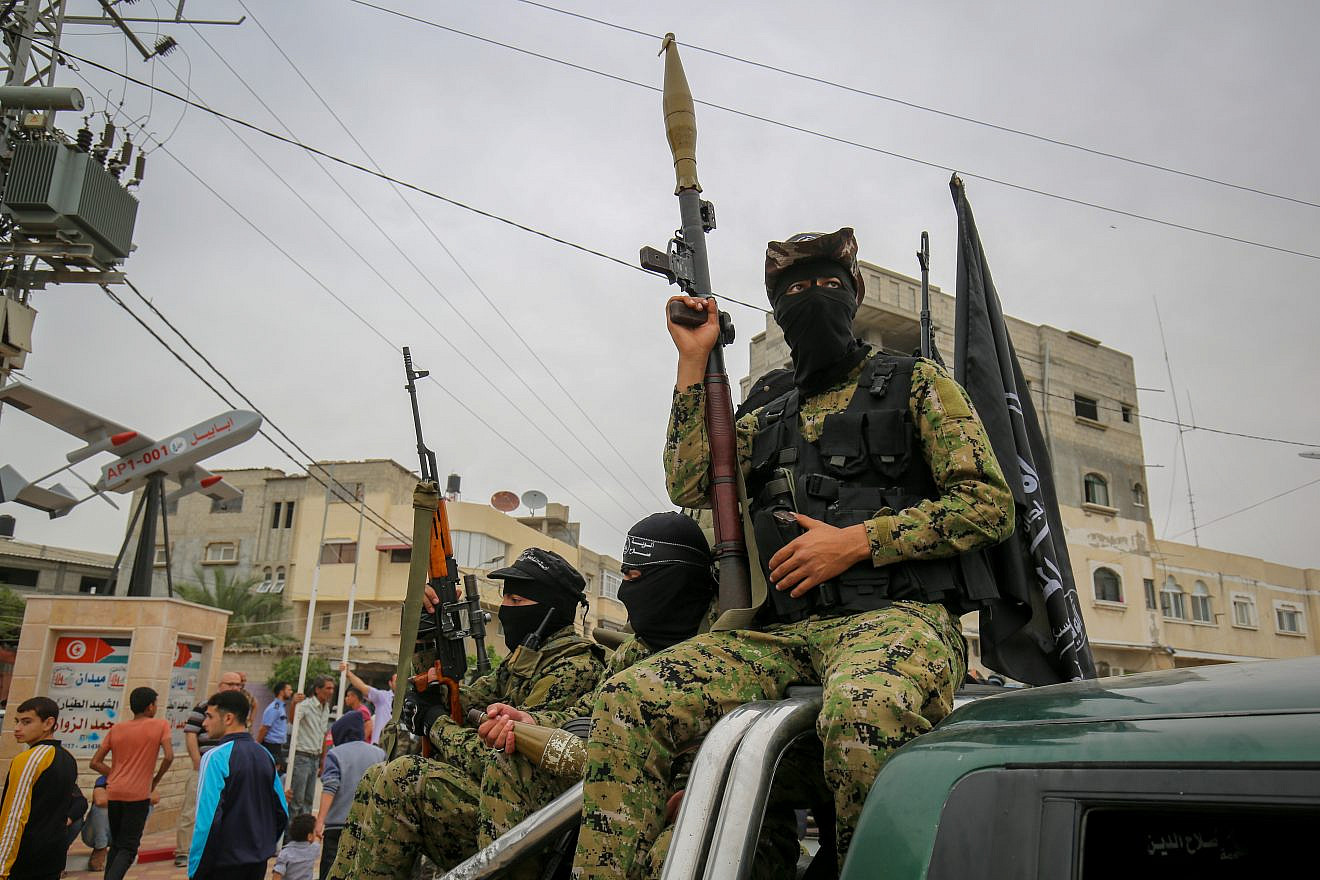 Members of the Ezzedeen Al-Qassam Brigades attend the funeral of six Ezzedeen Al-Qassam Brigades fighters at a cemetery in Deir Al Balah refugee camp in central Gaza, May 6, 2018. Photo by Abed Rahim Khatib/Flash90.