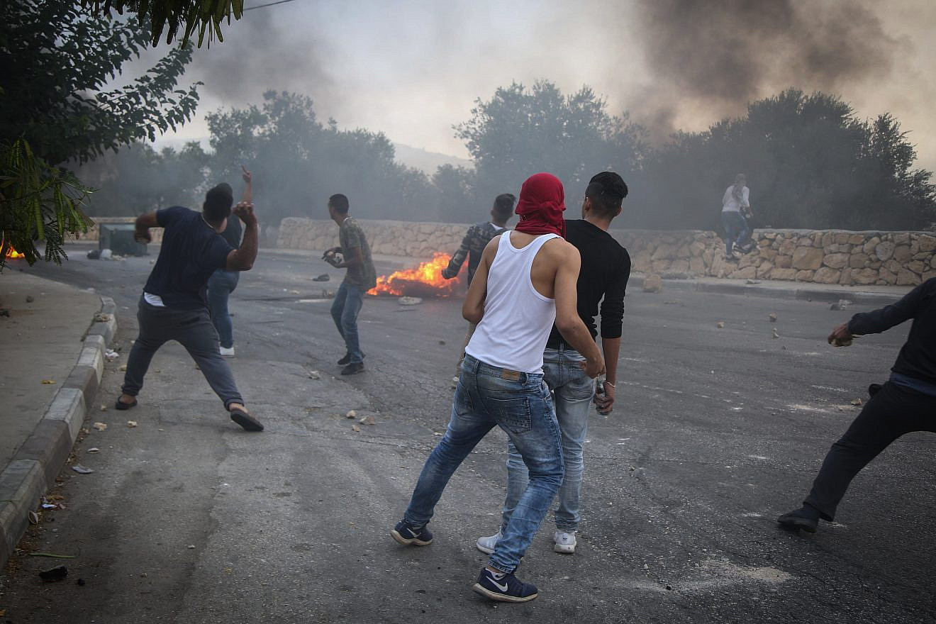 Israeli border police clash with Palestinians in the village of Khobar near Ramallah in the West Bank on July 27, 2018. Photo by Flash90.