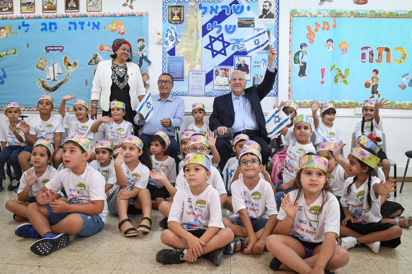 Israeli President Reuven Rivlin visits students at the religious school “Noam Eliyahu” in the southern city of Netivot on the first day of school on Sept. 2, 2018. Photo by Mark Neyman/GPO.
