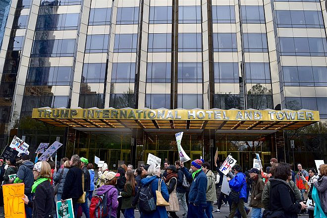 Protesters in front of Trump Tower in New York City. Credit: Pixabay.