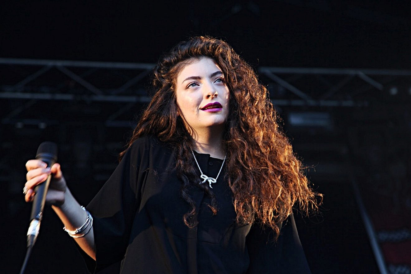 Lorde performs at the 2014 Laneway Festival in Australia. Credit: Annette Geneva/Flickr.