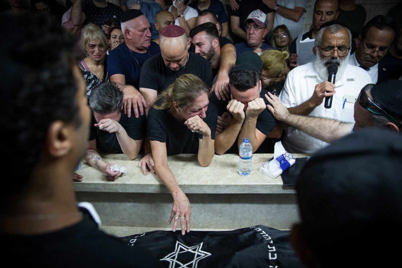 Family and friends attend the funeral of 29-year-old Kim Levengrond Yehezkel in her hometown of Rosh Ha'ayin on Oct. 7, 2018. She was shot dead earlier in the day by a Palestinian terrorist at the Barkan Industrial Park in Samaria, along with 35-year-old Ziv Hajbi of Rishon Letzion. Photo by Yonatan Sindel/Flash90.