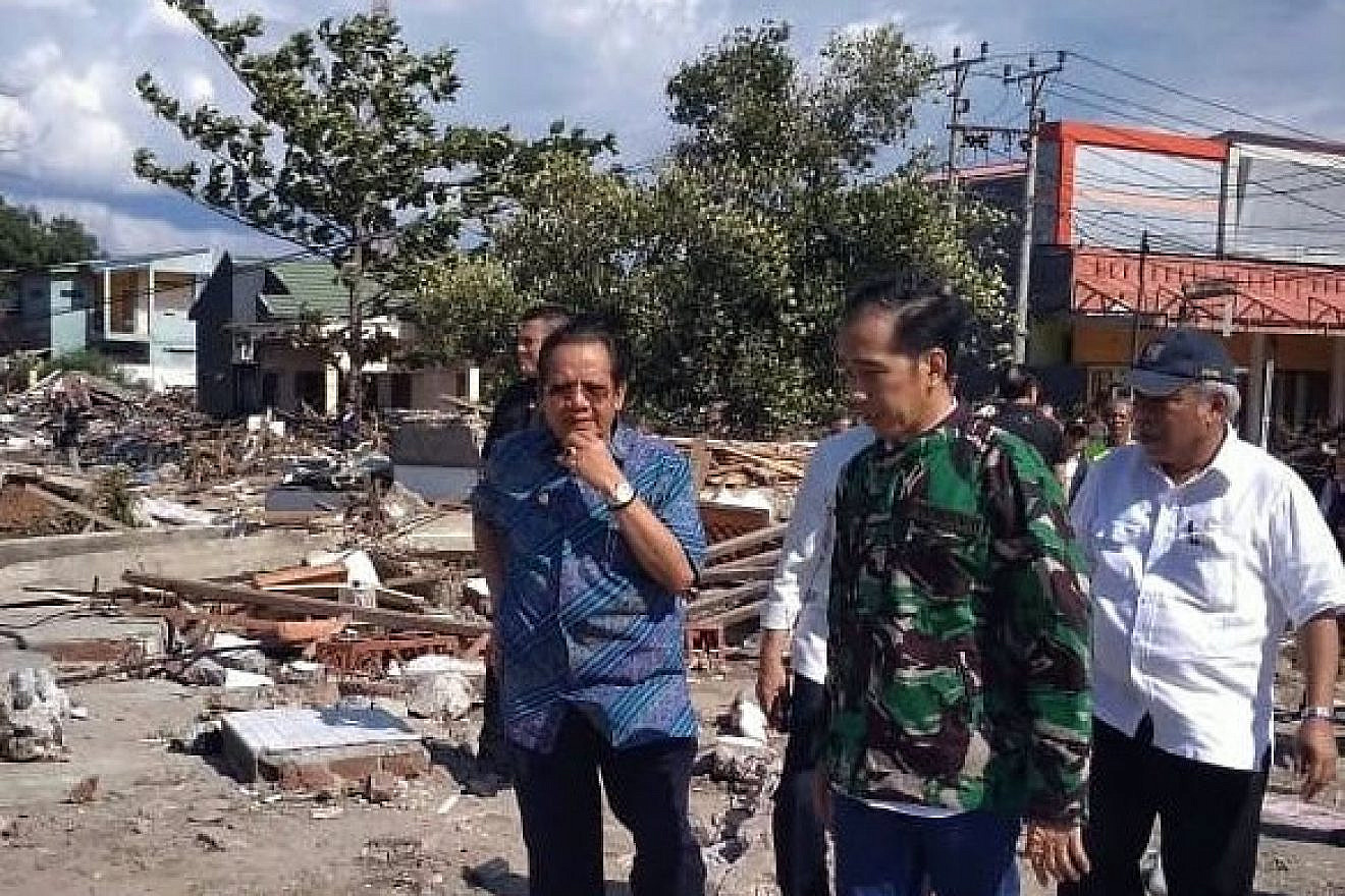 President of Indonesia Joko Widodo examines the destroyed Balaroa residential area in Palu following the Sept. 28, 2018 earthquake and ensuing tsunami. Credit: Presidential Staff of Indonesia/Wikimedia Commons.