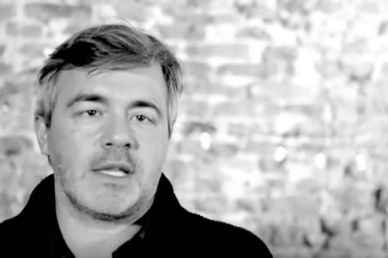 Robrecht Vanderbeeken, a professor at VUB (Vrije Universiteit Brussel) in Brussels and national secretary of the Flemish Socialist ACOD public-service trade union. Source: Screenshot/YouTube.