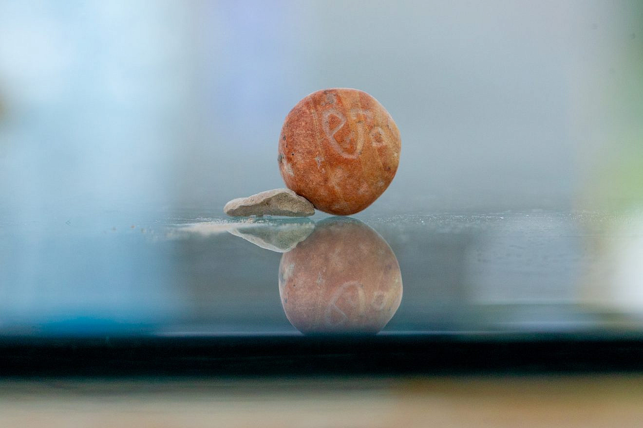 A Beka weight with a Hebrew description from the First Temple era was found in Jerusalem. Credit: Eliyahu Yanai, City of David.